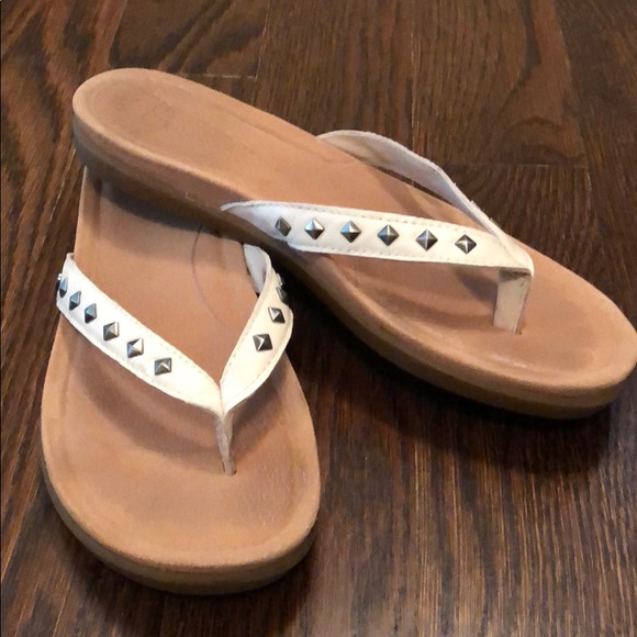 ugg white flip flops